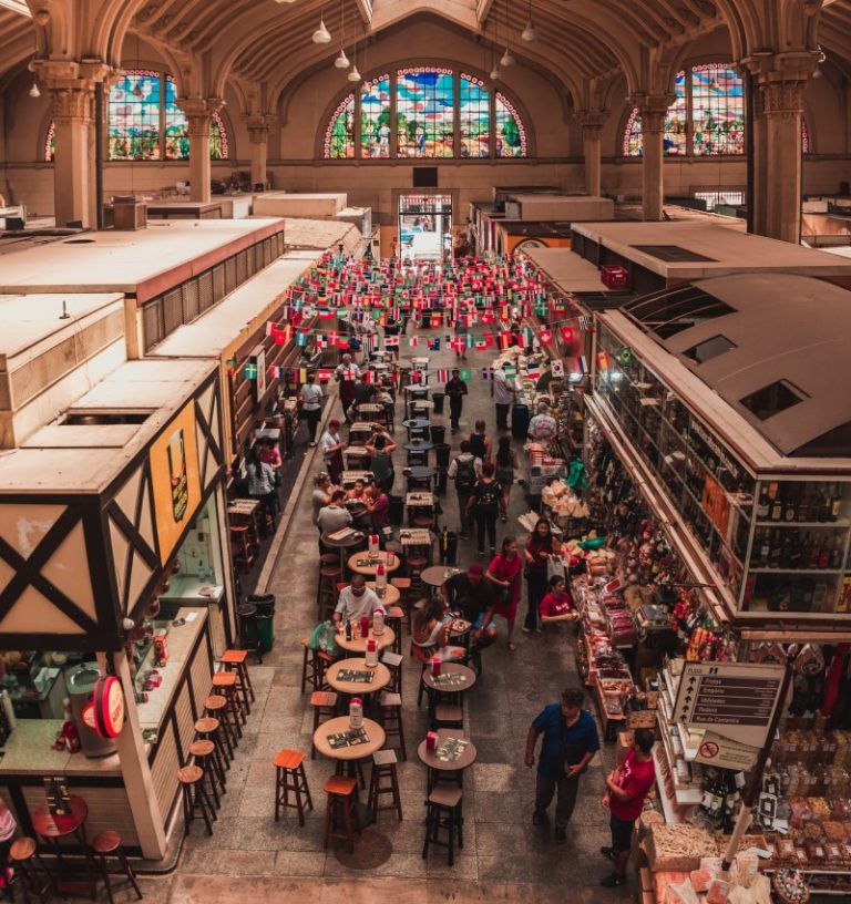 Food street vendors competing for customers